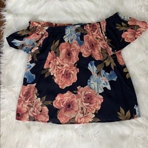 Cute off the shoulder shirt 👚